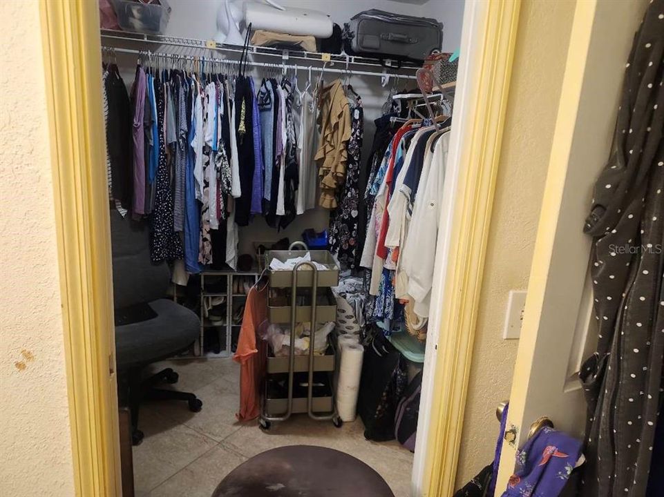 合同活跃: $579,999 (4 贝兹, 2 浴室, 2442 平方英尺)