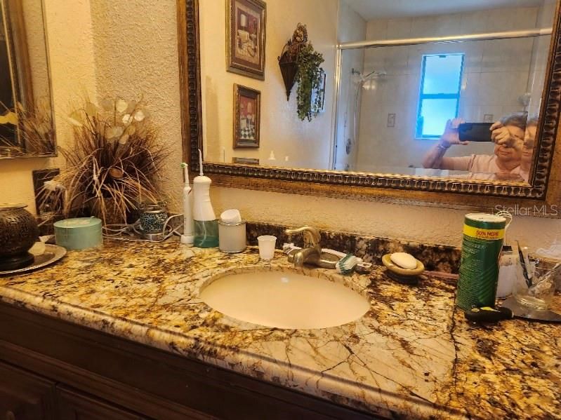 合同活跃: $579,999 (4 贝兹, 2 浴室, 2442 平方英尺)