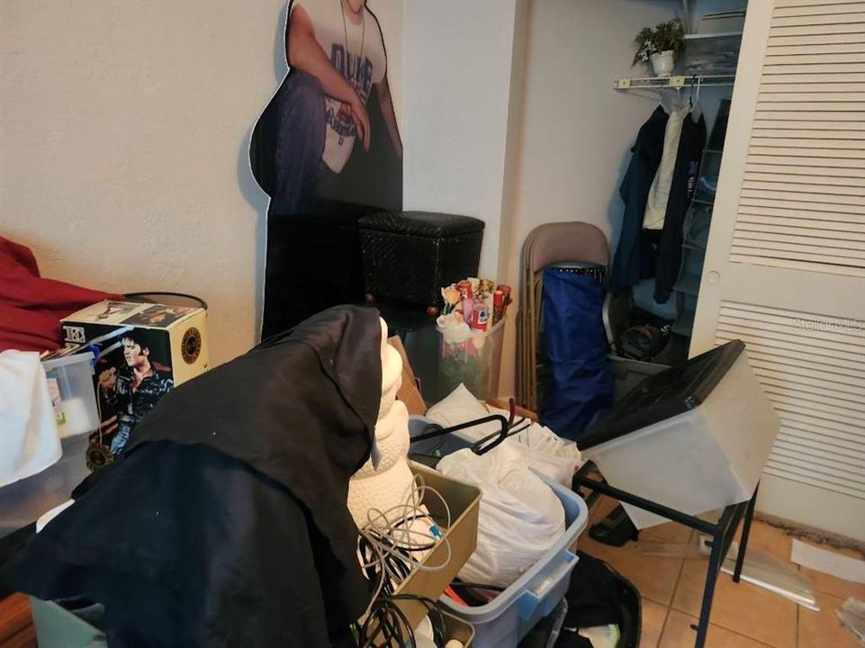 合同活跃: $579,999 (4 贝兹, 2 浴室, 2442 平方英尺)