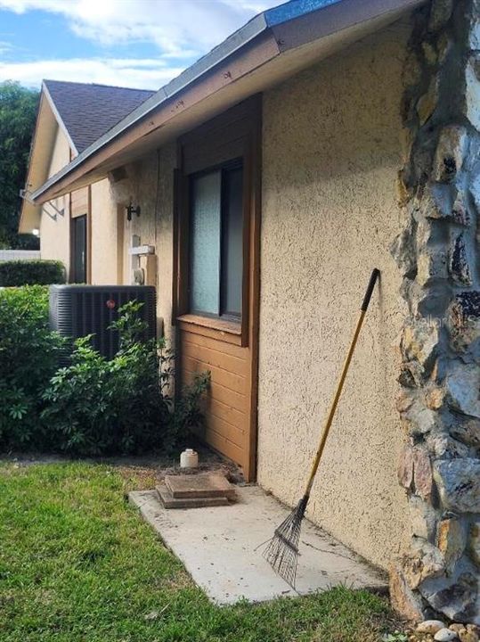 合同活跃: $579,999 (4 贝兹, 2 浴室, 2442 平方英尺)