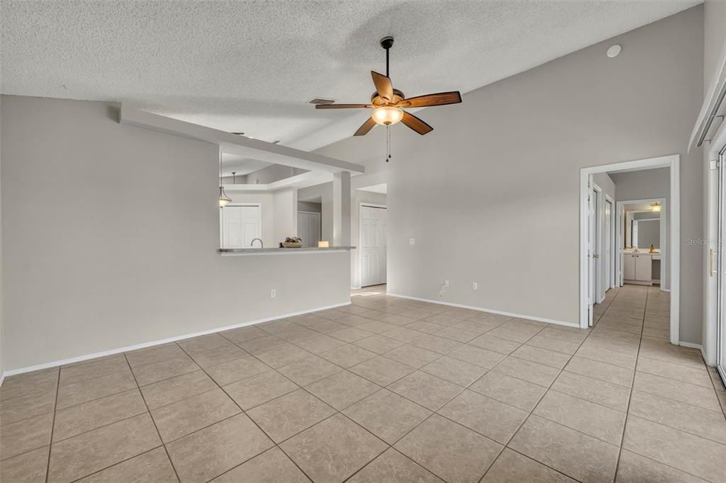 合同活跃: $394,000 (3 贝兹, 2 浴室, 1511 平方英尺)