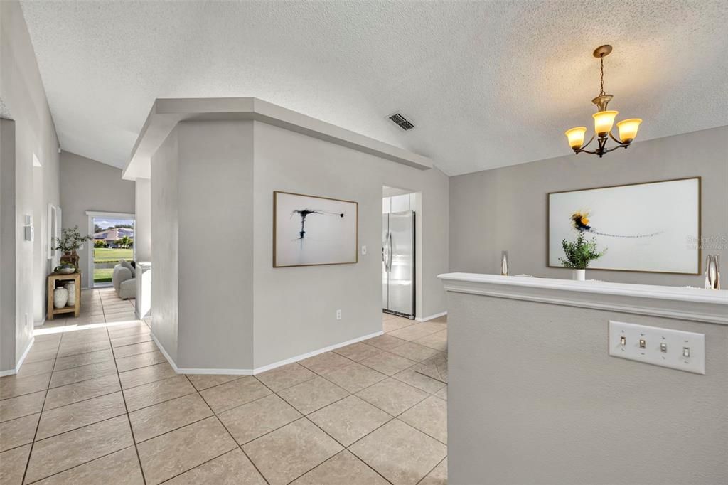 合同活跃: $394,000 (3 贝兹, 2 浴室, 1511 平方英尺)