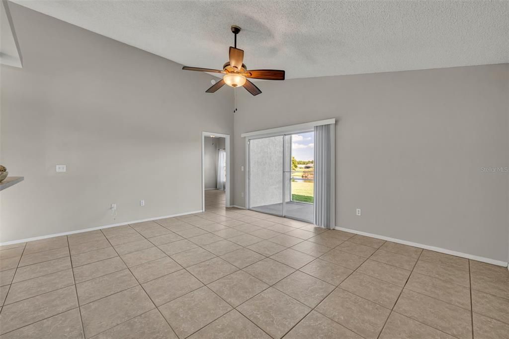 合同活跃: $394,000 (3 贝兹, 2 浴室, 1511 平方英尺)