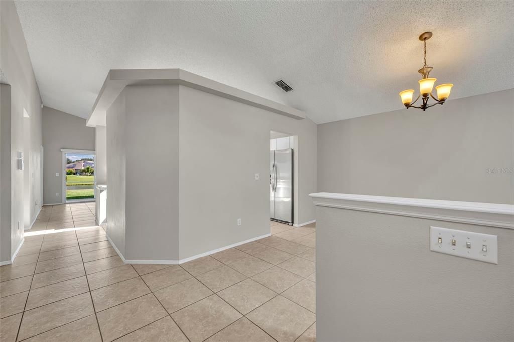 合同活跃: $394,000 (3 贝兹, 2 浴室, 1511 平方英尺)