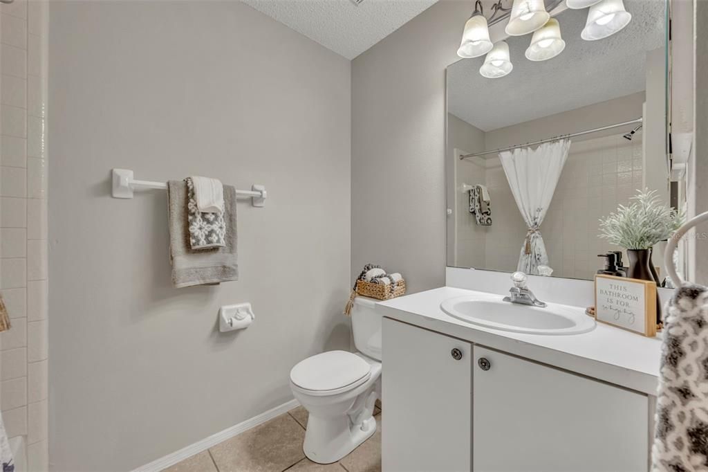 合同活跃: $394,000 (3 贝兹, 2 浴室, 1511 平方英尺)