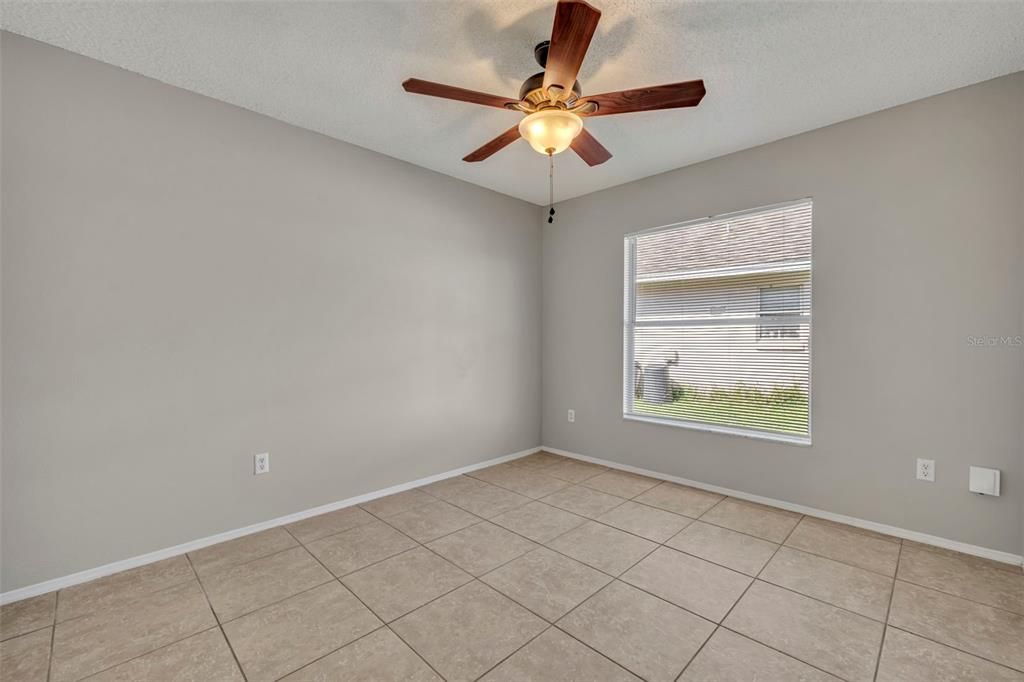 合同活跃: $394,000 (3 贝兹, 2 浴室, 1511 平方英尺)