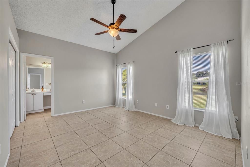 合同活跃: $394,000 (3 贝兹, 2 浴室, 1511 平方英尺)