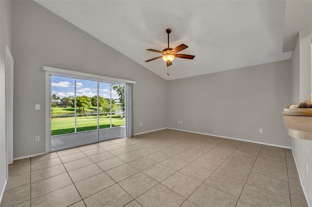 合同活跃: $394,000 (3 贝兹, 2 浴室, 1511 平方英尺)