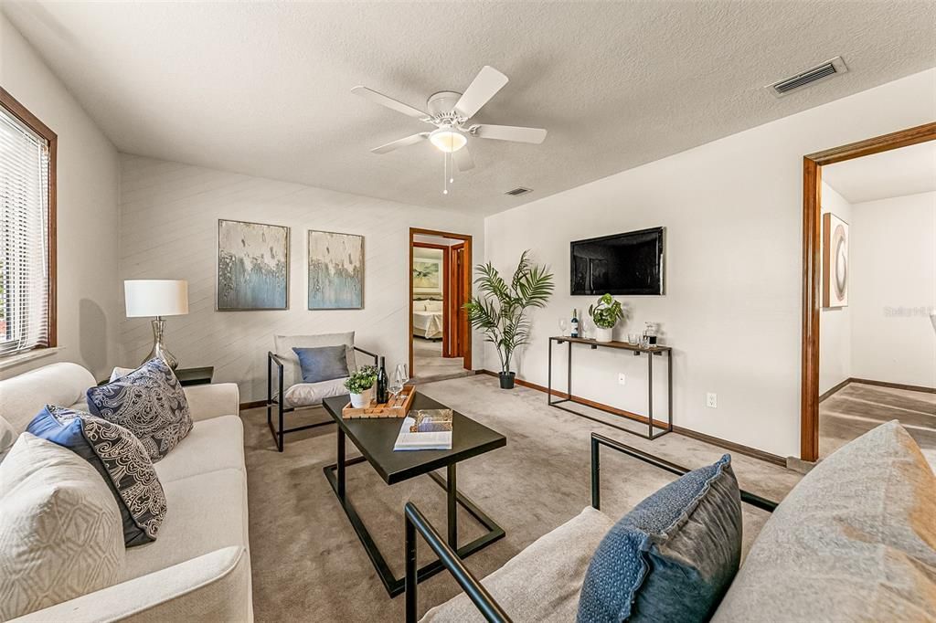 Под контрактом: $425,000 (4 спален, 3 ванн, 2273 Квадратных фут)