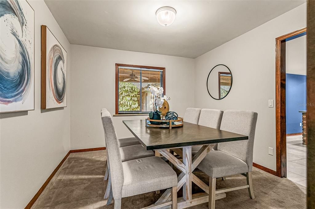 Под контрактом: $425,000 (4 спален, 3 ванн, 2273 Квадратных фут)