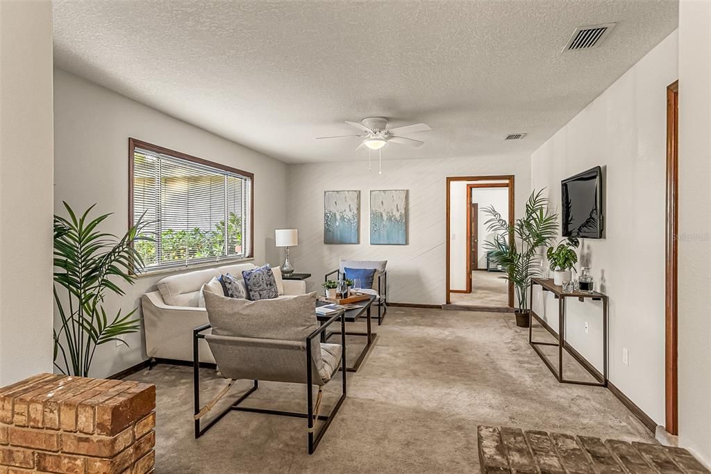 Под контрактом: $425,000 (4 спален, 3 ванн, 2273 Квадратных фут)