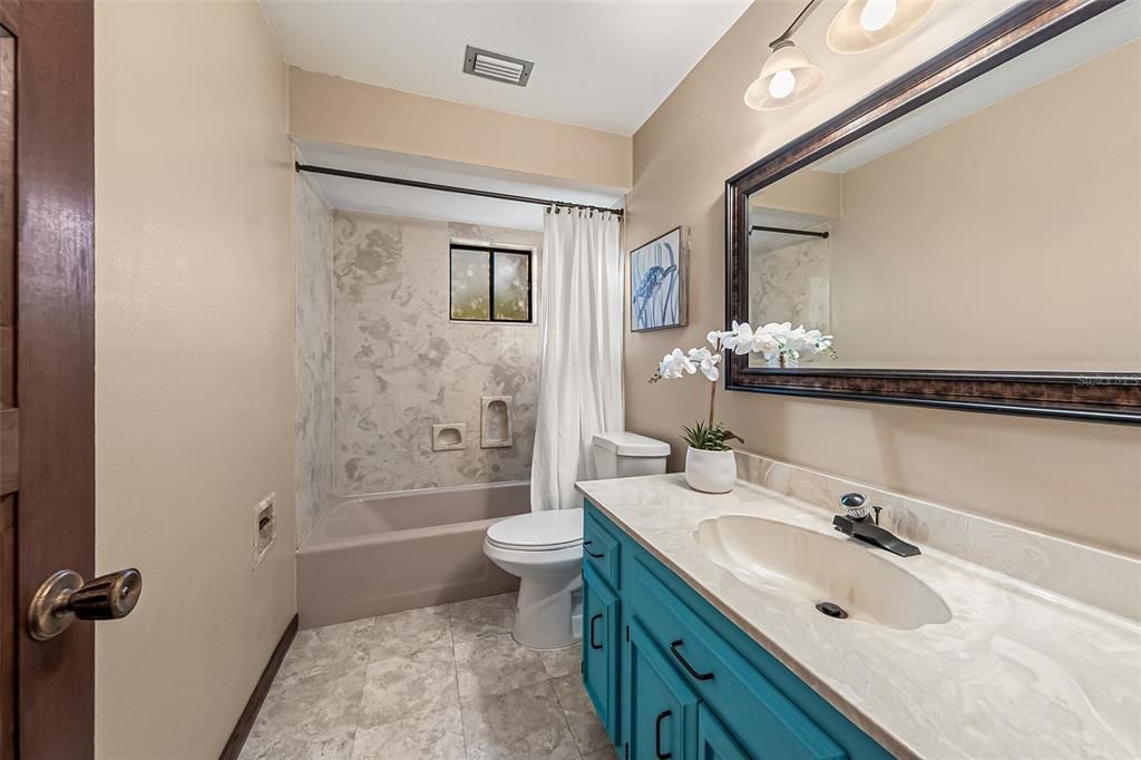 Под контрактом: $425,000 (4 спален, 3 ванн, 2273 Квадратных фут)