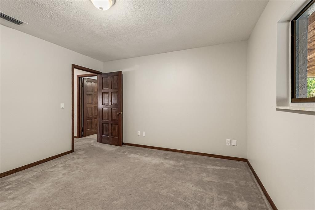 Под контрактом: $425,000 (4 спален, 3 ванн, 2273 Квадратных фут)