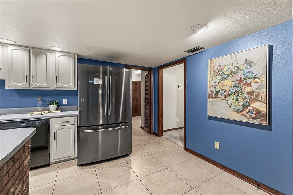 Под контрактом: $425,000 (4 спален, 3 ванн, 2273 Квадратных фут)