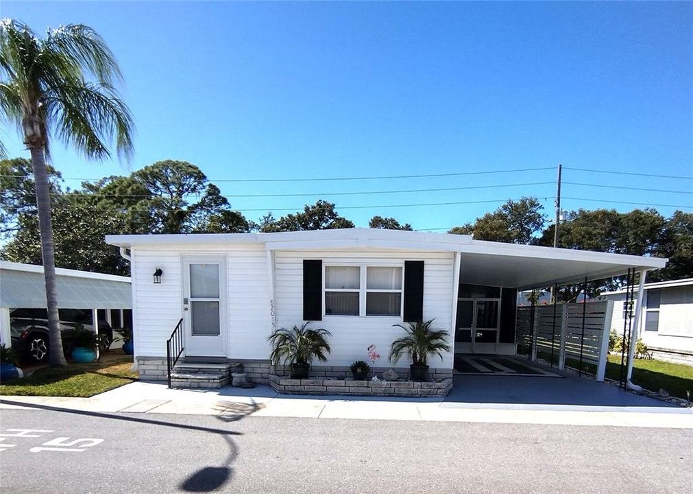 Active With Contract: $119,900 (2 beds, 2 baths, 915 Square Feet)