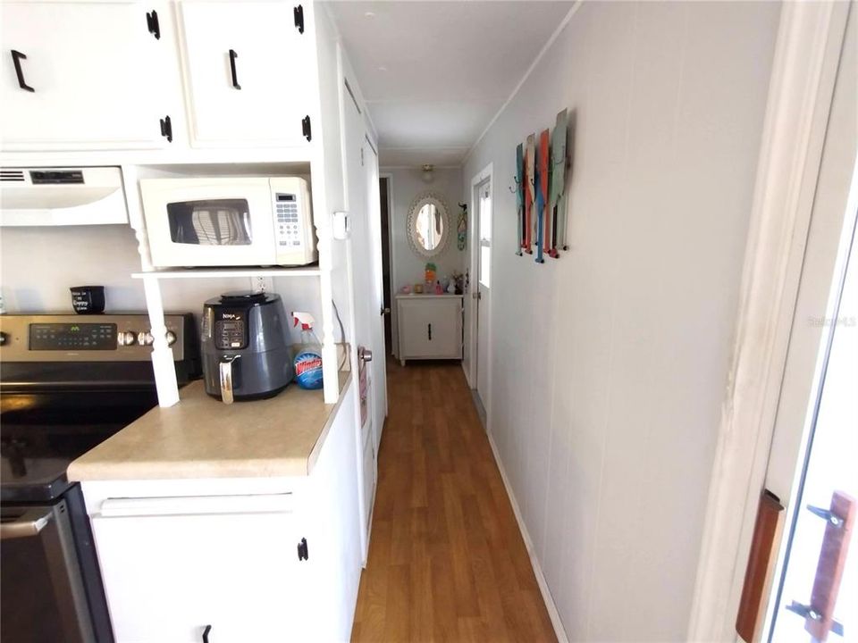 Active With Contract: $119,900 (2 beds, 2 baths, 915 Square Feet)