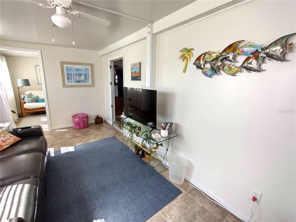 Active With Contract: $119,900 (2 beds, 2 baths, 915 Square Feet)