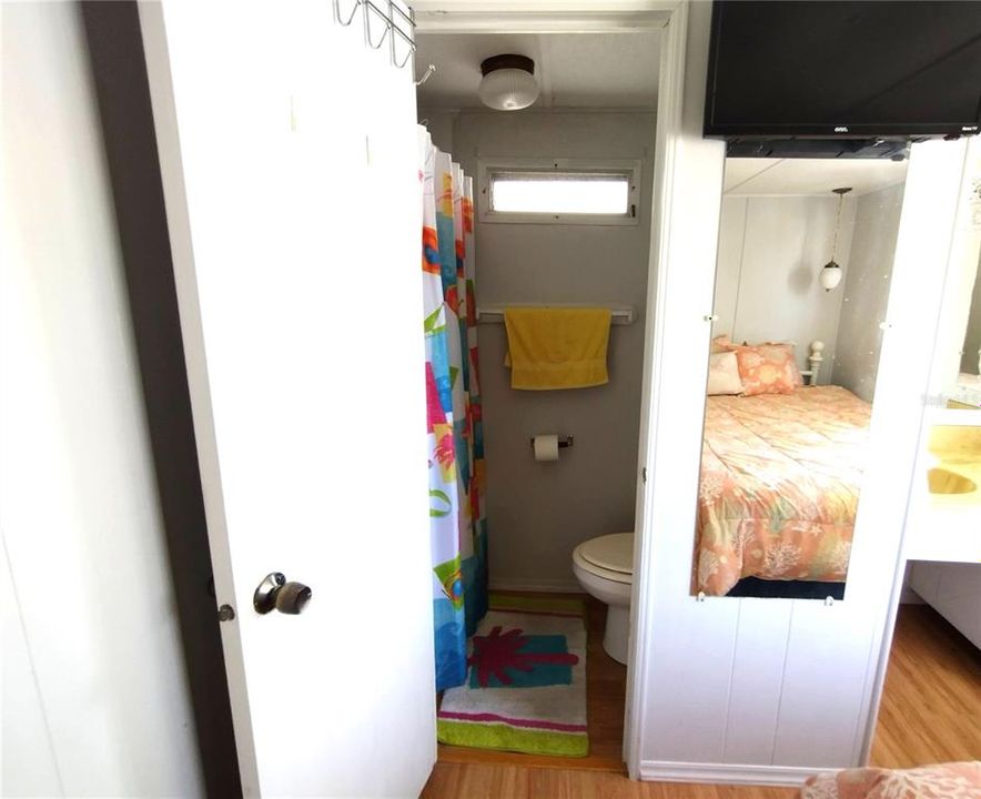 Active With Contract: $119,900 (2 beds, 2 baths, 915 Square Feet)