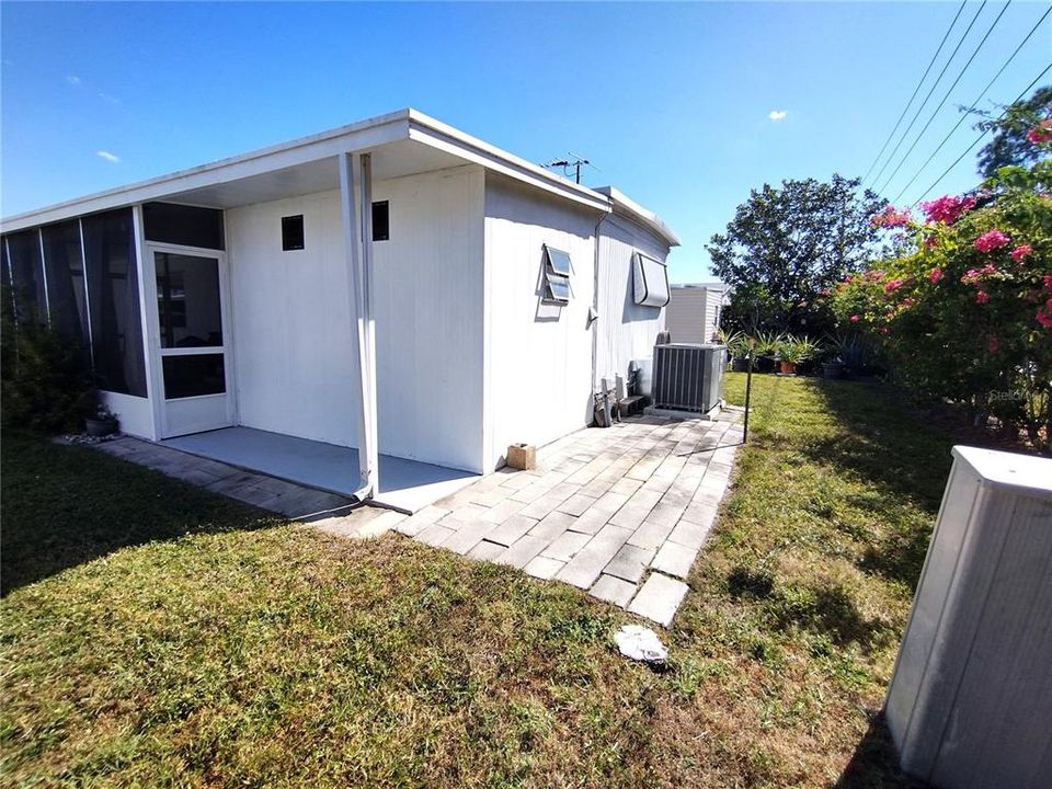 Active With Contract: $119,900 (2 beds, 2 baths, 915 Square Feet)