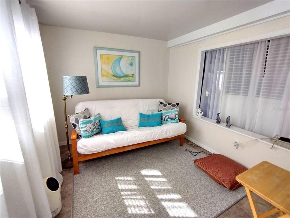 Active With Contract: $119,900 (2 beds, 2 baths, 915 Square Feet)