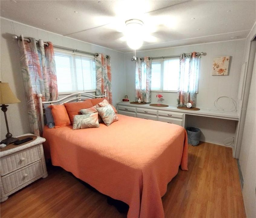 Active With Contract: $119,900 (2 beds, 2 baths, 915 Square Feet)