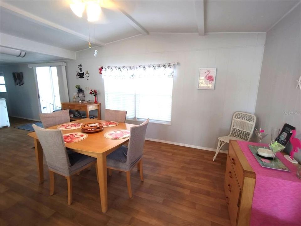 Active With Contract: $119,900 (2 beds, 2 baths, 915 Square Feet)