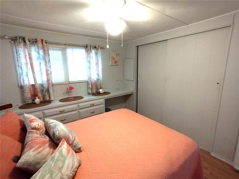 Active With Contract: $119,900 (2 beds, 2 baths, 915 Square Feet)