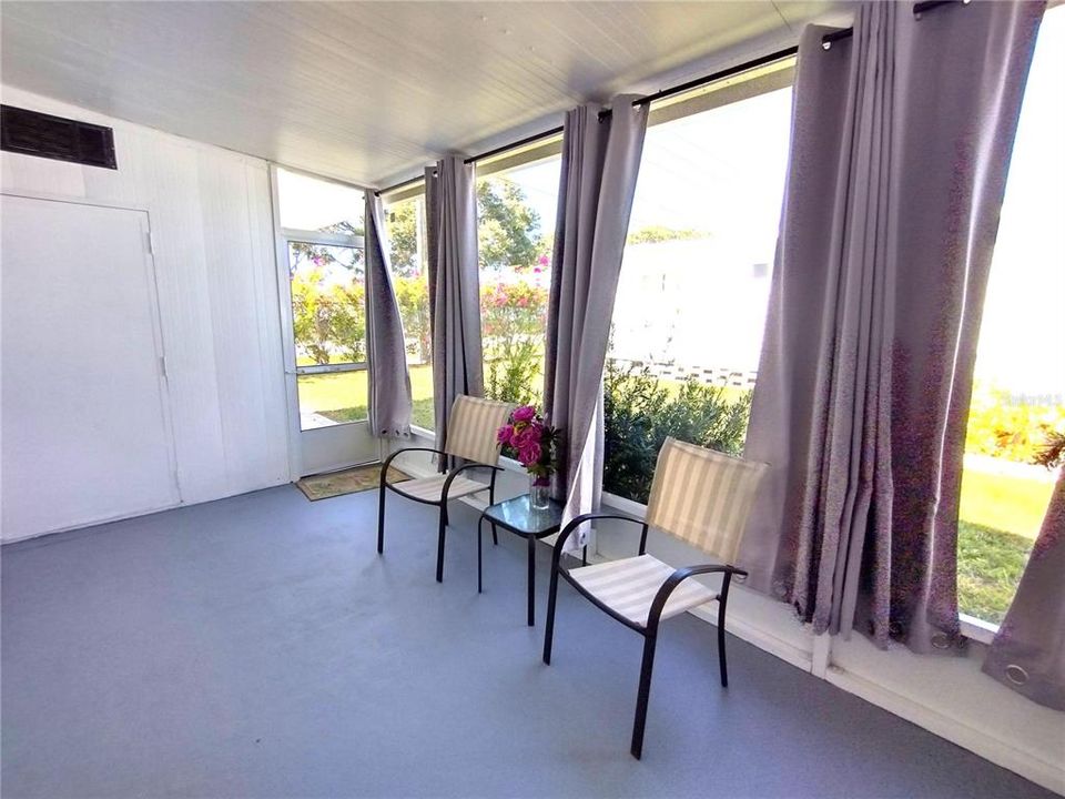 Active With Contract: $119,900 (2 beds, 2 baths, 915 Square Feet)