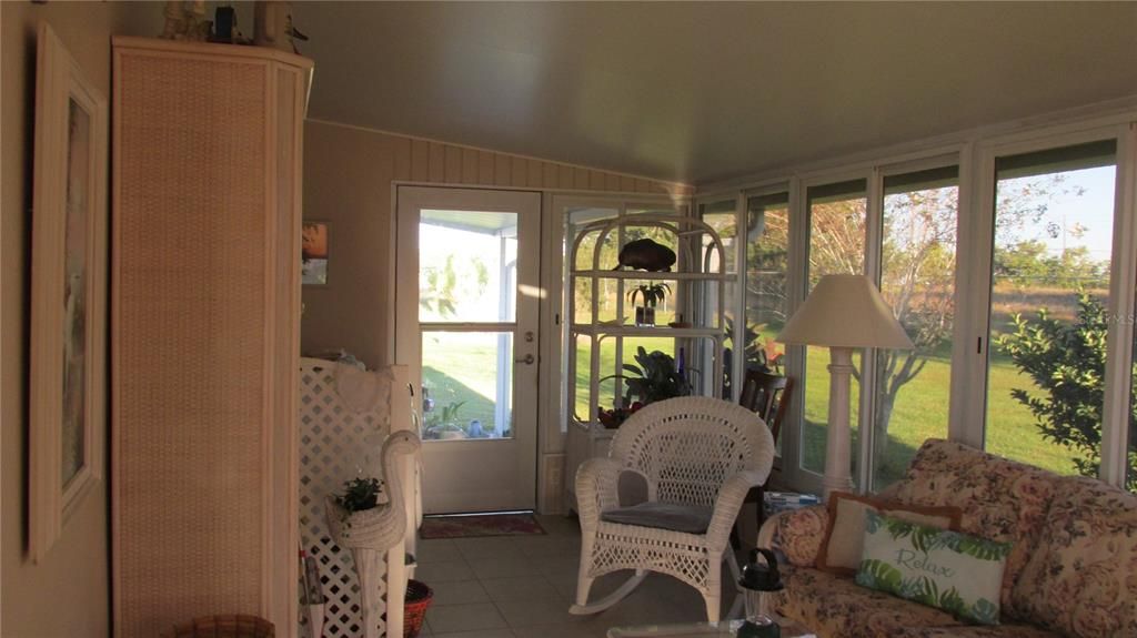 На продажу: $169,900 (2 спален, 2 ванн, 1040 Квадратных фут)