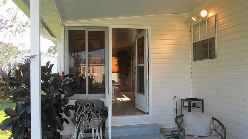 На продажу: $169,900 (2 спален, 2 ванн, 1040 Квадратных фут)