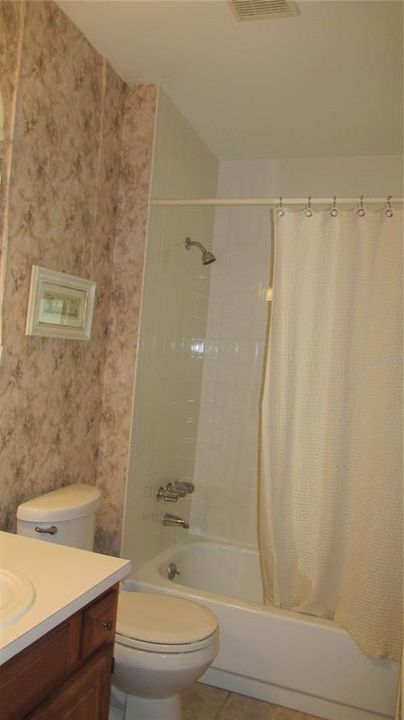 На продажу: $169,900 (2 спален, 2 ванн, 1040 Квадратных фут)