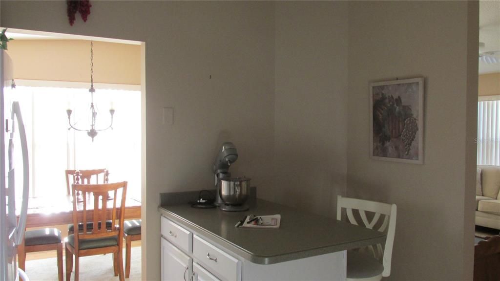 На продажу: $169,900 (2 спален, 2 ванн, 1040 Квадратных фут)