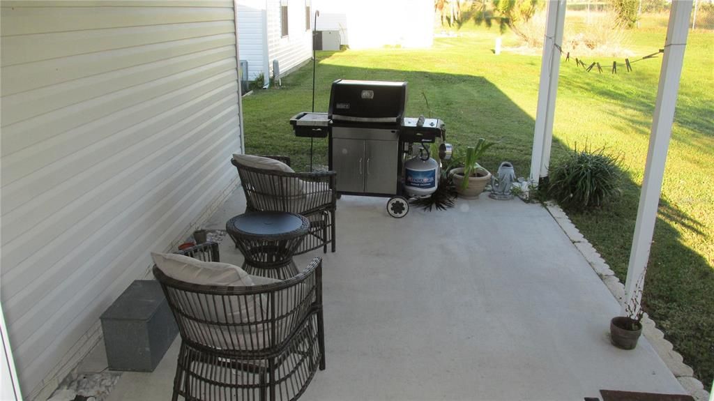 На продажу: $169,900 (2 спален, 2 ванн, 1040 Квадратных фут)