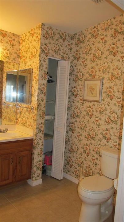 На продажу: $169,900 (2 спален, 2 ванн, 1040 Квадратных фут)