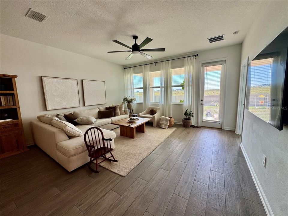 For Rent: $3,200 (4 beds, 3 baths, 2274 Square Feet)