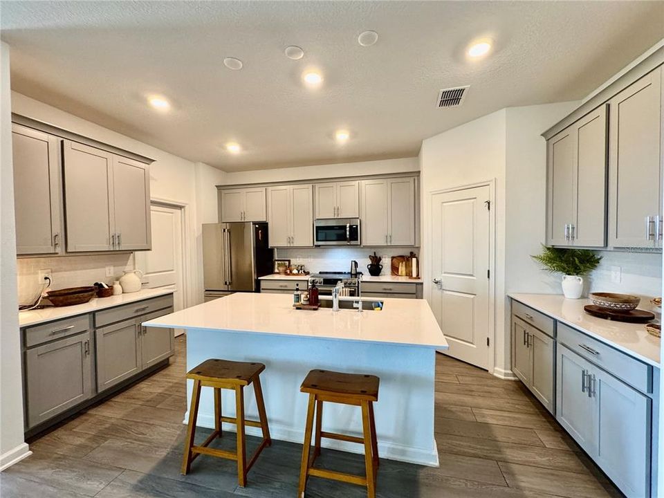 For Rent: $3,200 (4 beds, 3 baths, 2274 Square Feet)