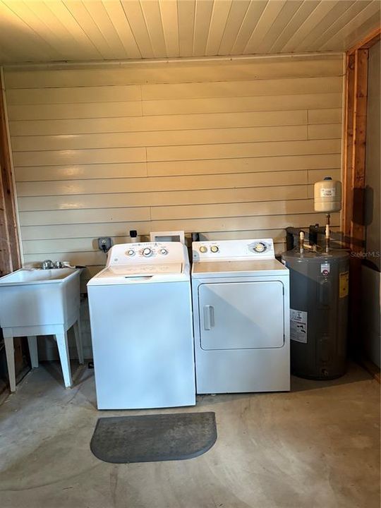 待售: $185,000 (2 贝兹, 1 浴室, 936 平方英尺)