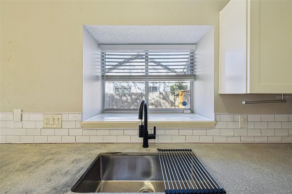 Active With Contract: $275,000 (2 beds, 2 baths, 1277 Square Feet)