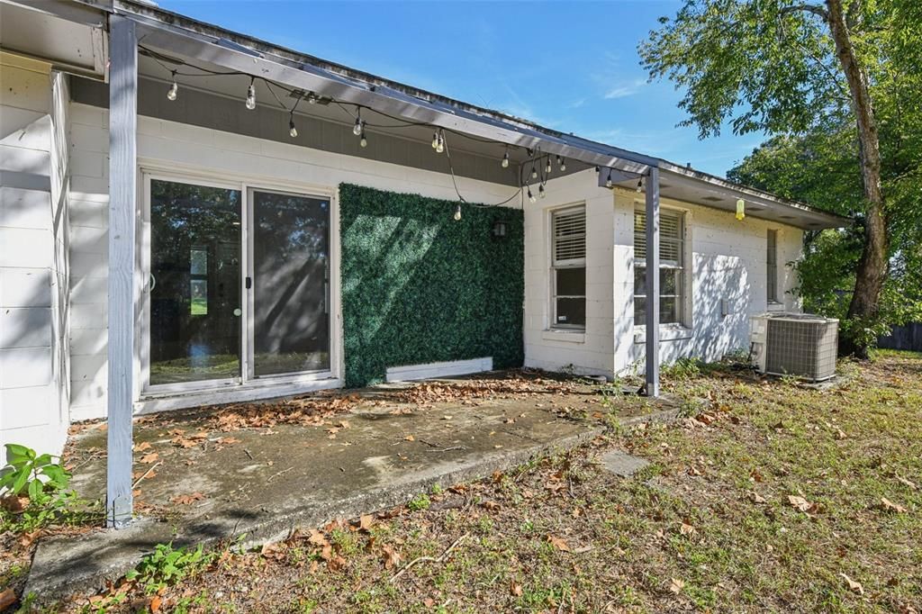 Active With Contract: $275,000 (2 beds, 2 baths, 1277 Square Feet)