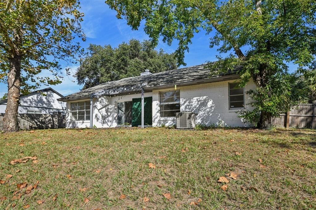 Active With Contract: $275,000 (2 beds, 2 baths, 1277 Square Feet)