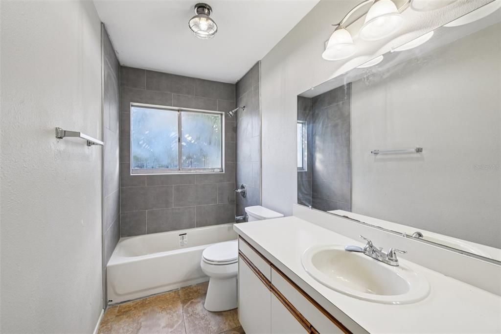 Active With Contract: $275,000 (2 beds, 2 baths, 1277 Square Feet)