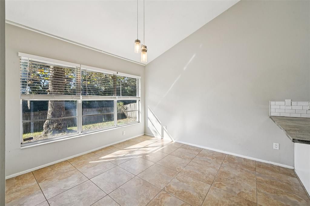 Active With Contract: $275,000 (2 beds, 2 baths, 1277 Square Feet)