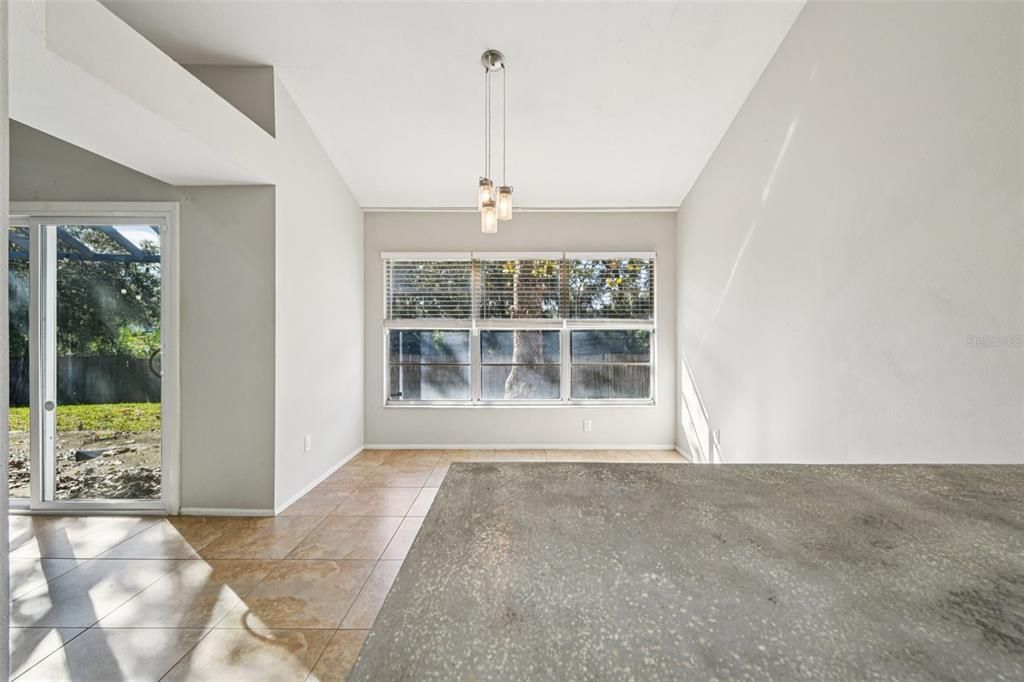 Active With Contract: $275,000 (2 beds, 2 baths, 1277 Square Feet)