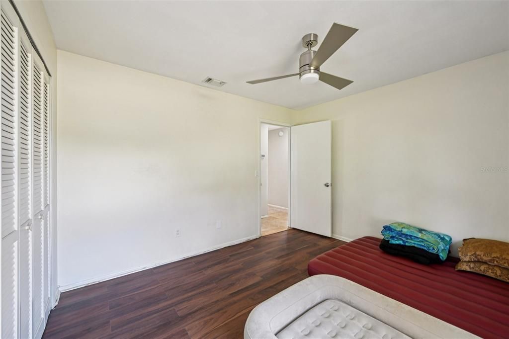 Active With Contract: $275,000 (2 beds, 2 baths, 1277 Square Feet)