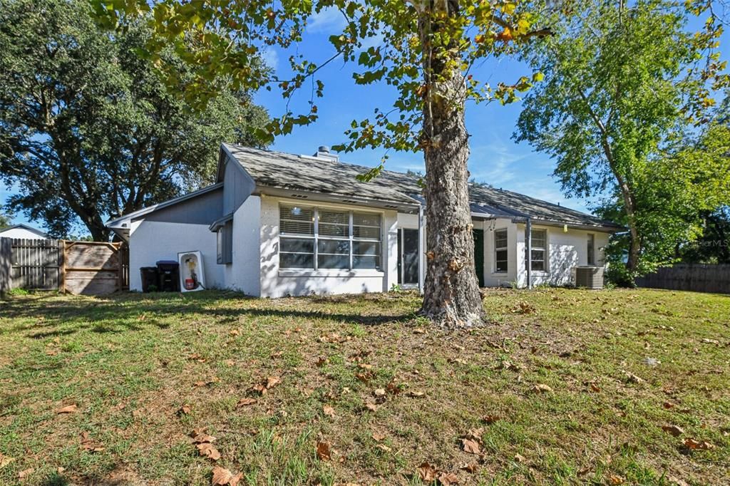 Active With Contract: $275,000 (2 beds, 2 baths, 1277 Square Feet)