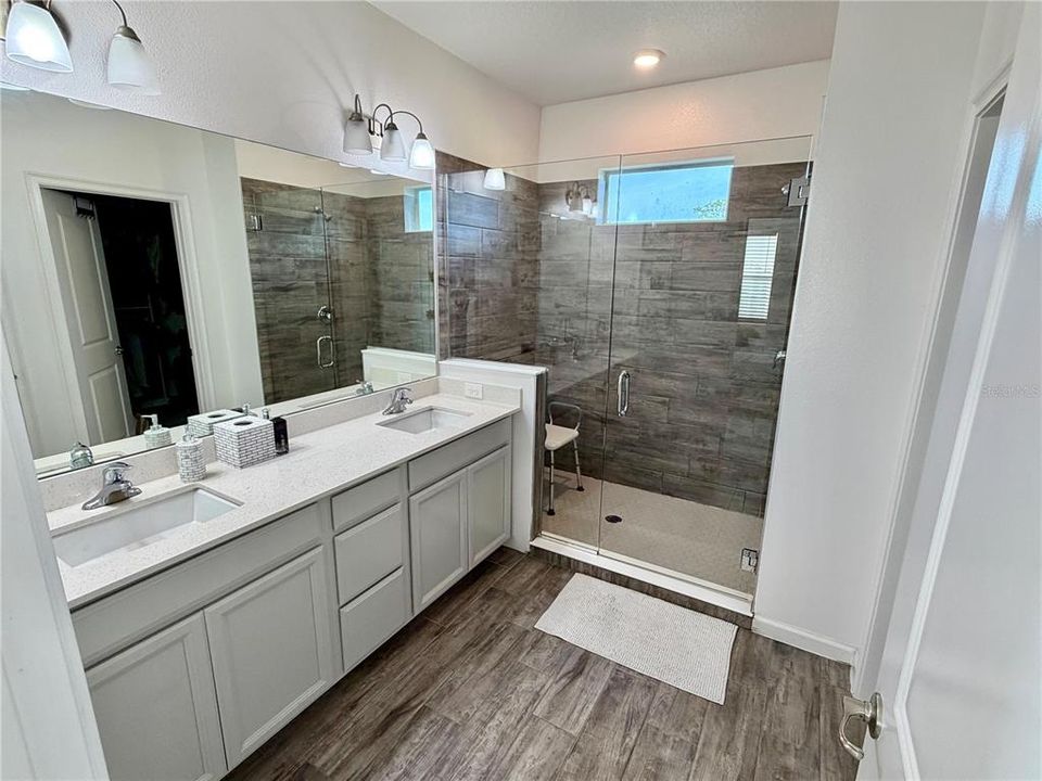 For Sale: $569,900 (4 beds, 3 baths, 2416 Square Feet)