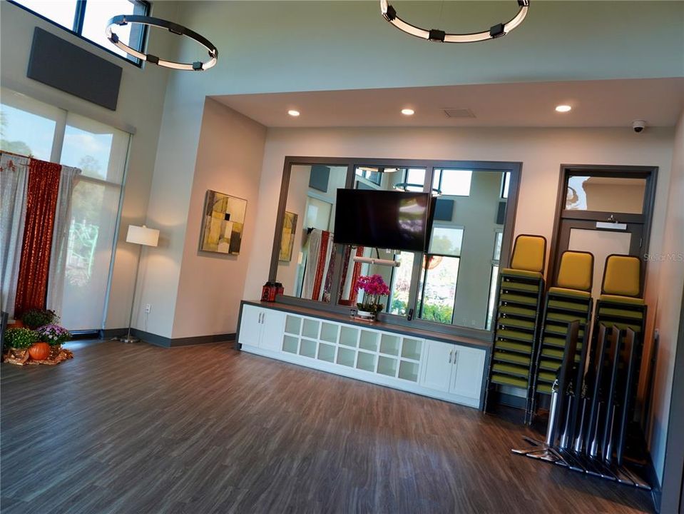 For Sale: $569,900 (4 beds, 3 baths, 2416 Square Feet)