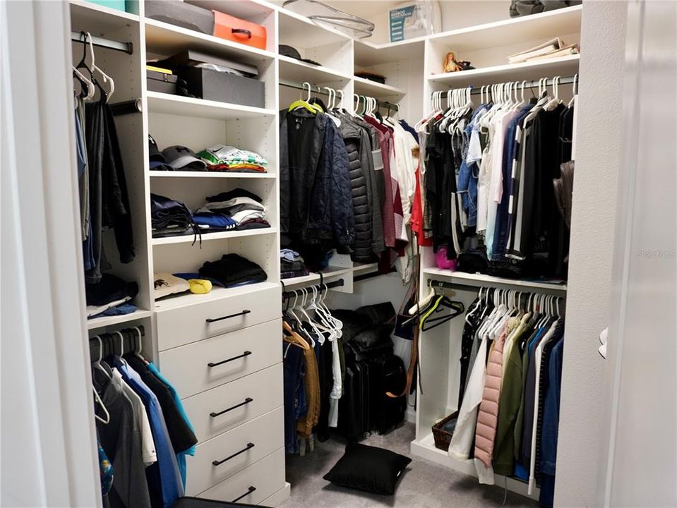 For Sale: $569,900 (4 beds, 3 baths, 2416 Square Feet)