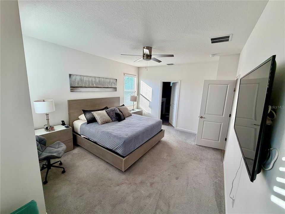 For Sale: $569,900 (4 beds, 3 baths, 2416 Square Feet)