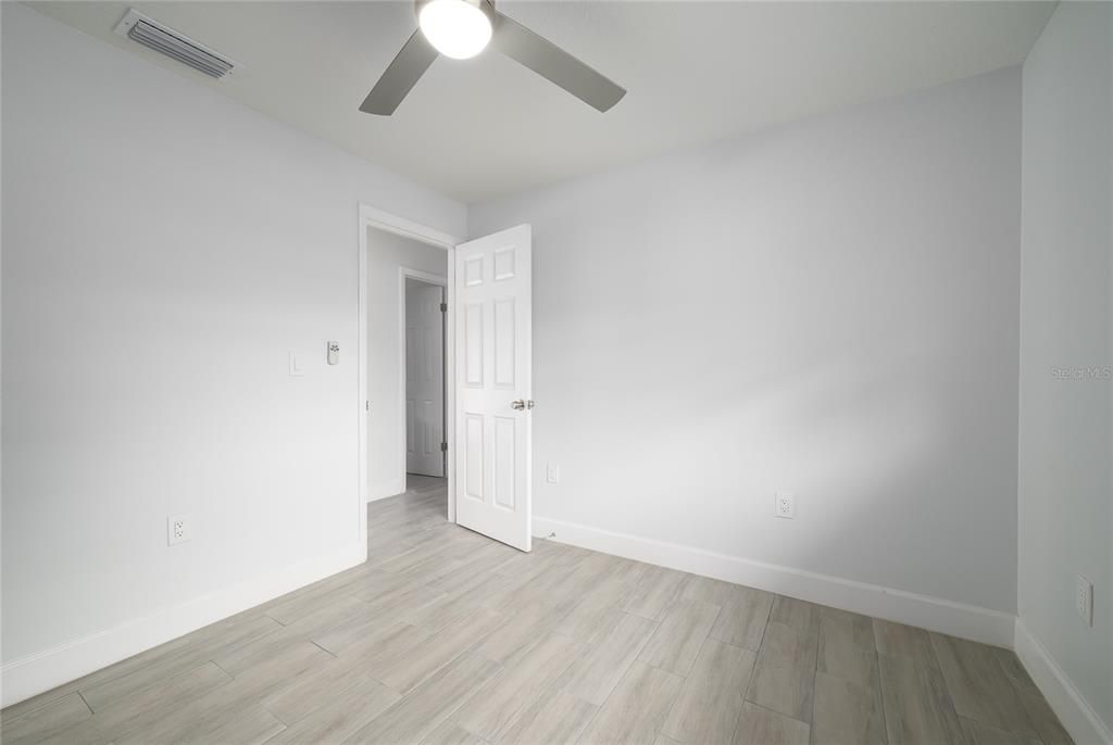 Под контрактом: $429,900 (4 спален, 2 ванн, 1766 Квадратных фут)